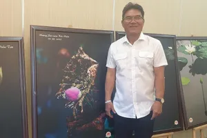 Thành Xuân Anh triển lãm 'Hương sen mùa báo hiếu' gây quỹ từ thiện 