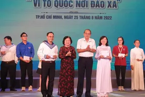 Chương trình giao lưu 'Vì tổ quốc nơi đảo xa'