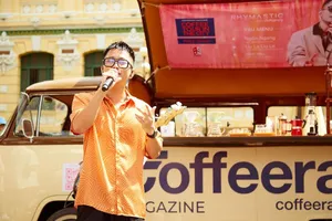 Rhymastic biểu diễn miễn phí trước Bưu điện Trung tâm Sài Gòn