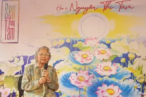 Tình yêu đặc biệt với sen của nữ họa sĩ 86 tuổi