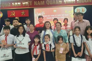 NSND Kim Cương cùng chương trình 'Nghệ sĩ tri âm' hỗ trợ nghệ sĩ lão thành dịp Tết