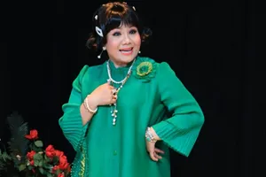 NSƯT Tú Sương 'quậy tưng' trong vở 'Rồi… mắc cái gì cười?'