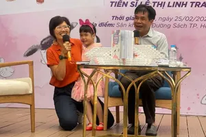 Nhà thơ Lê Minh Quốc viết 'Từng ngày ba mẹ thở theo con' tặng Bé Mì