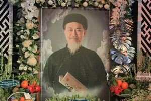 Gia đình NSND Diệp Lang gửi hơn 1.000 USD hỗ trợ nghệ sĩ cao tuổi, khó khăn