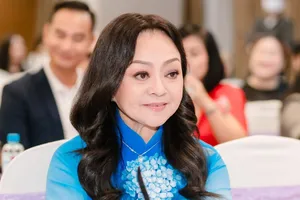 Danh ca Hương Lan: 'Đi hát 57 năm tôi vẫn năn nỉ má Ngọc Giàu dạy mình'