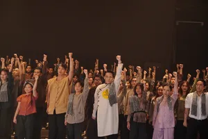 Tranh cãi "Bác Ba Phi” Trấn Thành mặc đồ Trung Quốc; Teaser MV chủ đề của 'Chị đẹp đạp gió rẽ sóng' ra mắt