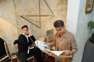 Đàm Vĩnh Hưng 'bắt tay' Trung Quân khoác áo mới cho 'Tuổi xa người'.