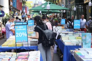 Sở TT&TT TP.HCM: 'Thông tin đường sách TP.HCM và Fahasa đóng cửa là sai sự thật'