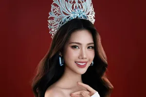 Hoa hậu Bùi Quỳnh Hoa tiếc nuối khi bị buộc thôi học