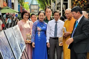 Hơn 100 bức ảnh 'Điện Biên Phủ xưa và nay' tại đường sách TP.HCM