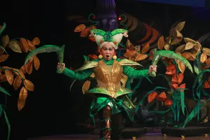 Việt Hương hoá thần Sâu Bọ, đầu tư tiền tỉ cho vở Mễ Cốc phiêu lưu ký