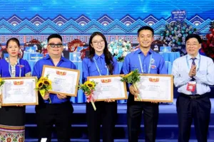 Quang Linh Vlog được tuyên dương thanh niên tiêu biểu tỉnh Nghệ An