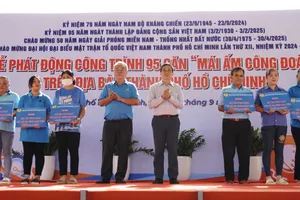 Trao 95 căn nhà mang tên 'Mái ấm công đoàn' cho người lao động TP.HCM