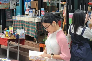 Doanh thu Đường sách TP.HCM năm 2024 đạt 57,3 tỉ đồng, khách đông nhưng sức mua không cao