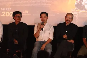 Đạo diễn Bùi Thạc Chuyên cùng dàn diễn viên nhớ về những ngày 'vượt khó' để đóng phim Địa đạo