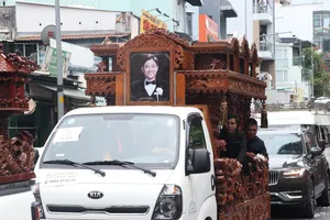 Hàng trăm khán giả tiễn đưa diễn viên Quý Bình, một nghệ sĩ tài hoa