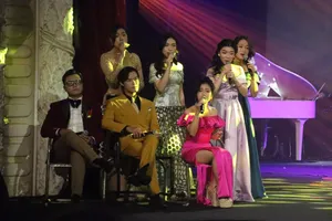 Chương trình âm nhạc 'Hoa và rác' gửi gắm thông điệp về bảo vệ môi trường 