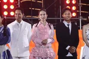 Lật mặt 8: Tiktoker Lê Tuấn Khang hát cùng Lý Hải trước 10.000 khán giả 