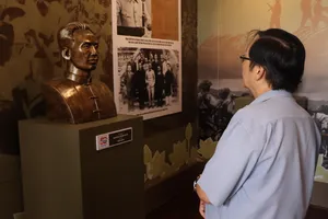 Ngắm tác phẩm điêu khắc Bác Hồ qua từng cột mốc lịch sử tại Bảo tàng Hồ Chí Minh 