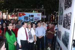 Triển lãm, chiếu phim về Ngày Giải phóng miền Nam tại phố đi bộ Nguyễn Huệ