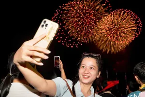 Đại lễ 30-4 ở TP.HCM: Xem diễu binh, diễu hành, bắn pháo hoa và nhiều chương trình hấp dẫn khác