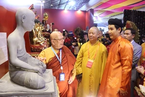 Đại lễ Vesak 2025: Trưng bày phiên bản 87 bảo vật, tặng quà cho trẻ em
