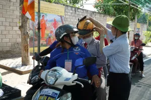 Hàng trăm tình nguyện viên hỗ trợ người dân di chuyển miễn phí tại Đại lễ Vesak 2025