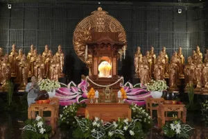 Xá lợi Đức Phật đã về đến núi Bà Đen, người dân chiêm bái từ chiều 8-5