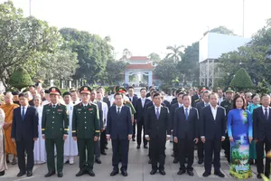 Lãnh đạo TP.HCM dâng hương tưởng nhớ Tổng Bí thư Nguyễn Văn Linh