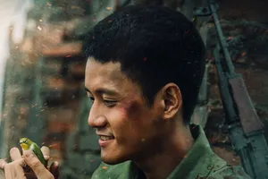 Phim 'Mưa đỏ' chính thức lọt vào top 3 phim có doanh thu cao nhất lịch sử