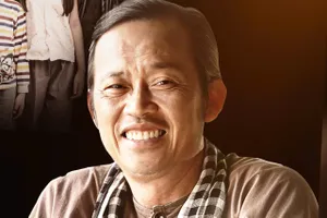 NSƯT Hoài Linh chạy marathon ngoài đường ruộng trong 'Chị ngã em nâng'