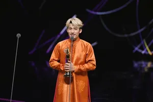 Liên Bỉnh Phát, diễn viên đầu tiên của Việt Nam đoạt giải Kim Chung