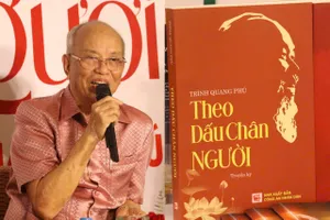 GS.TS Trình Quang Phú kể về những điều đặc biệt khi viết truyện ký 'Theo dấu chân Người'