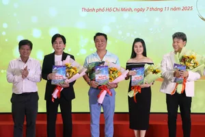 NSND Quế Trân ôn kỷ niệm cùng nhận giải Mai Vàng năm 18 tuổi với NSND Thanh Tòng