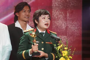 Chia sẻ của đạo diễn Đặng Thái Huyền khi 'Mưa đỏ' nhận Bông sen vàng 