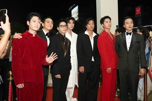 Dàn sao hội tụ trên thảm đỏ bế mạc Liên hoan phim Việt Nam 