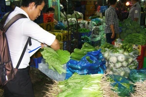 Người tiêu dùng đối mặt dư lượng hóa chất trong thực phẩm