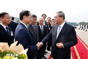 Thủ tướng Trung Quốc Lý Cường rời Hà Nội, kết thúc tốt đẹp chuyến thăm Việt Nam
