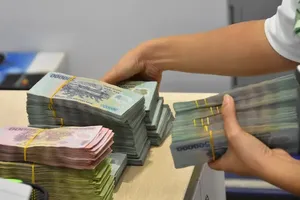 Vẫn còn tình trạng ép người vay tiền mua bảo hiểm kiểu 'bia kèm lạc'