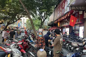 Giá vàng thế giới bật tăng mạnh trở lại, thị trường vàng trong nước sôi động 