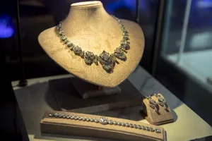 Giá vàng thế giới tăng cao kéo giá vàng miếng SJC lên mạnh