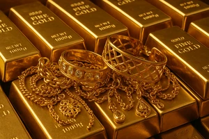 Giá vàng miếng SJC đã cao hơn thế giới gần 15 triệu đồng/lượng