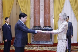 Chủ tịch nước Lương Cường tiếp tân Đại sứ Australia trình Quốc thư 