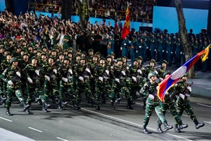 Nhiều đoàn quốc tế từ Ấn Độ, Nepal, Úc, Mỹ, Nhật, Pháp... dự Lễ 50 năm Ngày thống nhất đất nước