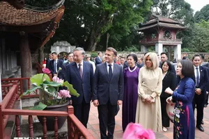 Tổng Bí thư Tô Lâm và Tổng thống Pháp thăm Văn Miếu - Quốc Tử Giám