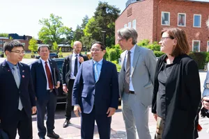 Thủ tướng Phạm Minh Chính thăm đại học y khoa danh tiếng nhất Thụy Điển 