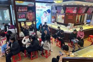 Vì sao đề xuất không cho phép ngân hàng sản xuất, kinh doanh vàng miếng?