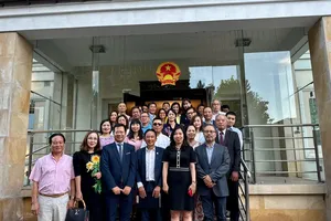 Thứ trưởng Bộ Ngoại giao Lê Thị Thu Hằng thăm cộng đồng người Việt tại Ba Lan