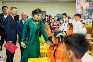 Phu nhân Tổng Bí thư Tô Lâm thăm lớp học tiếng Việt tại Nga