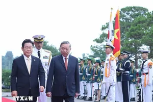 Hàn Quốc bắn 21 loạt đại bác chào đón Tổng Bí thư Tô Lâm và phu nhân